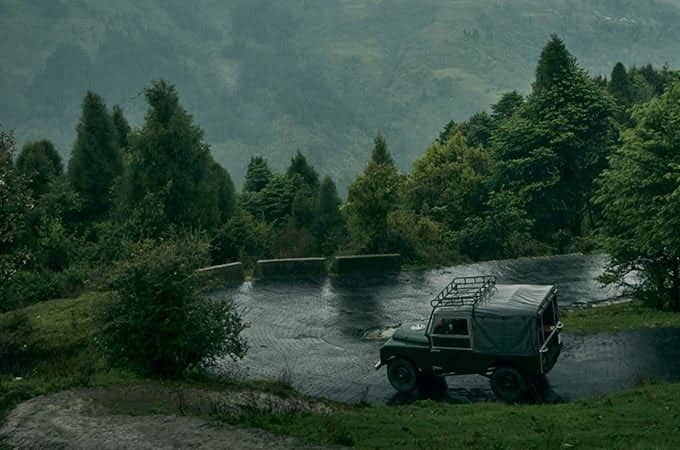 DISCOVER THE LAND OF LAND ROVERS