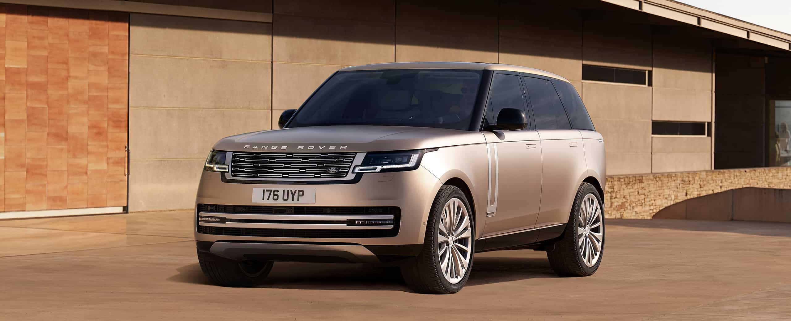 Range Rover Ipma L46022_EU_01_HERO.jpg